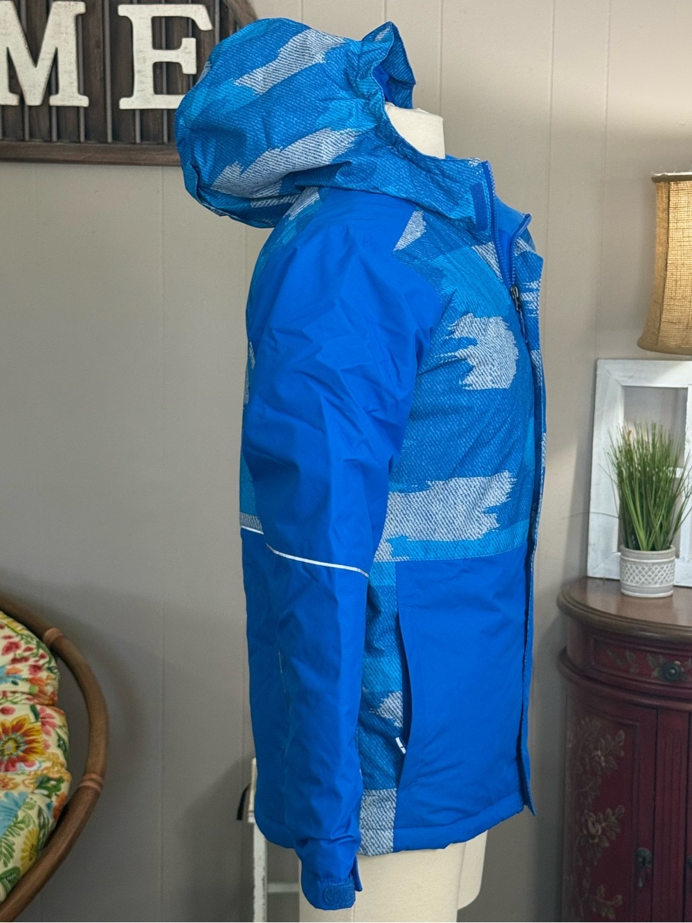 Columbia • Omni-Tech Snow Jacket - Picture 14 of 14
